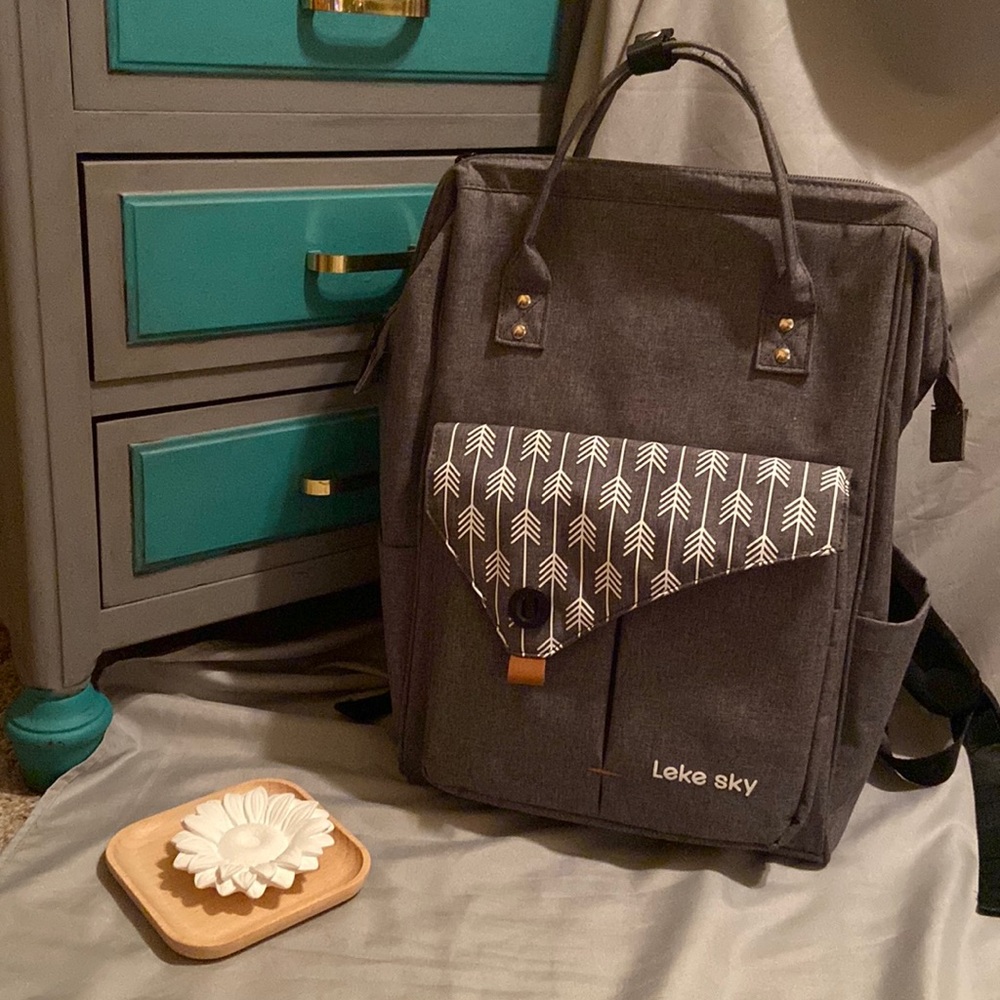 Gray book bag used for 1/2 semester. Many pockets for pens 🖊 and pencil ✏️.